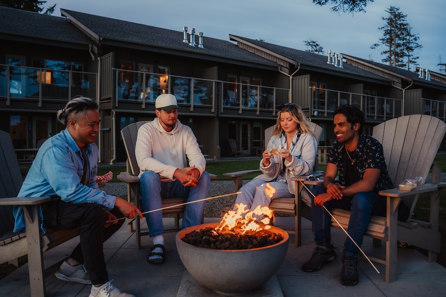 Nothing says summer quite like s’mores around a beachfront fire. With nearly 20 outdoor firepits around Pacific Sands Beach Resort, there’s always a cozy spot to gather.